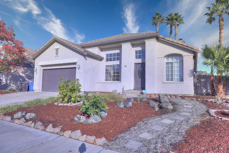 4724 Cove Ln - Photo 2 of 20