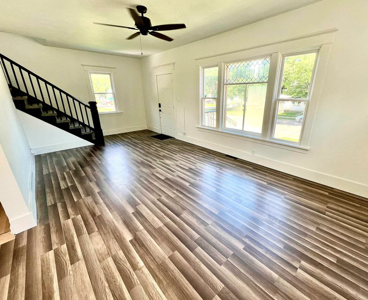 635 N Prairie Ave #NA - Photo 3 of 21