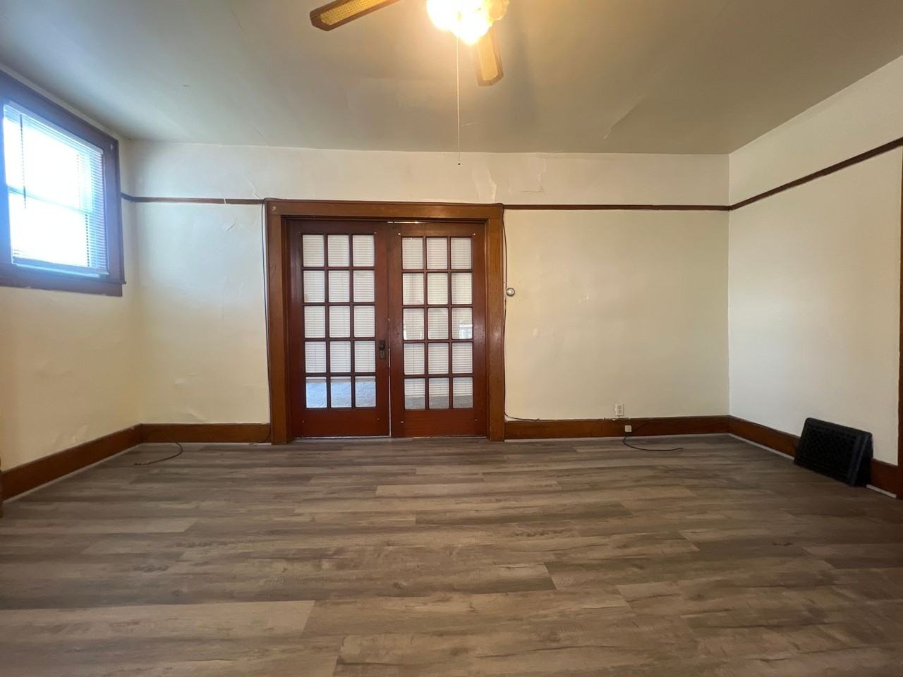 233-235 Grant Avenue - Photo 3 of 17