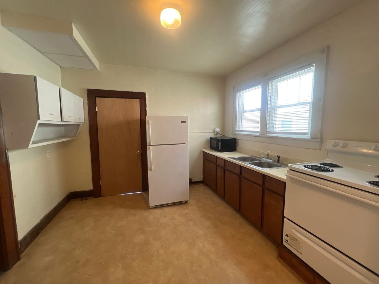 233-235 Grant Avenue - Photo 6 of 17