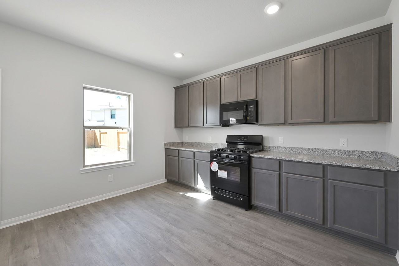 2140 Cedar Bend Dr - Photo 3 of 42