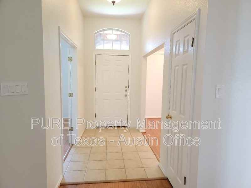 1037 Oaklands Dr - Photo 3 of 26