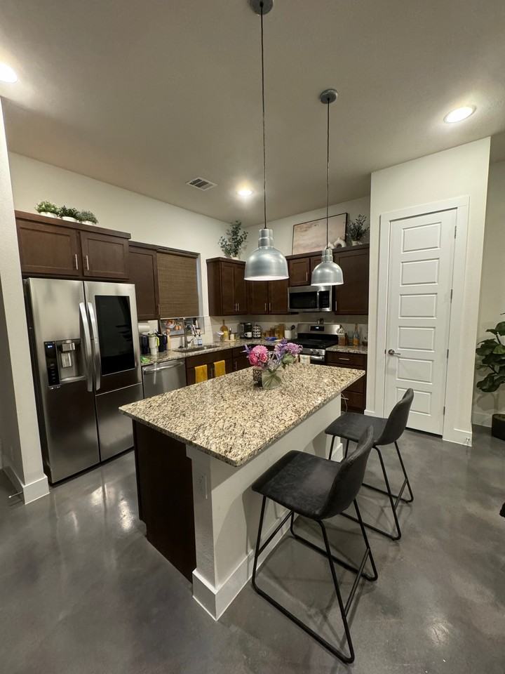 425 E Mistletoe Ave #NA - Photo 3 of 18