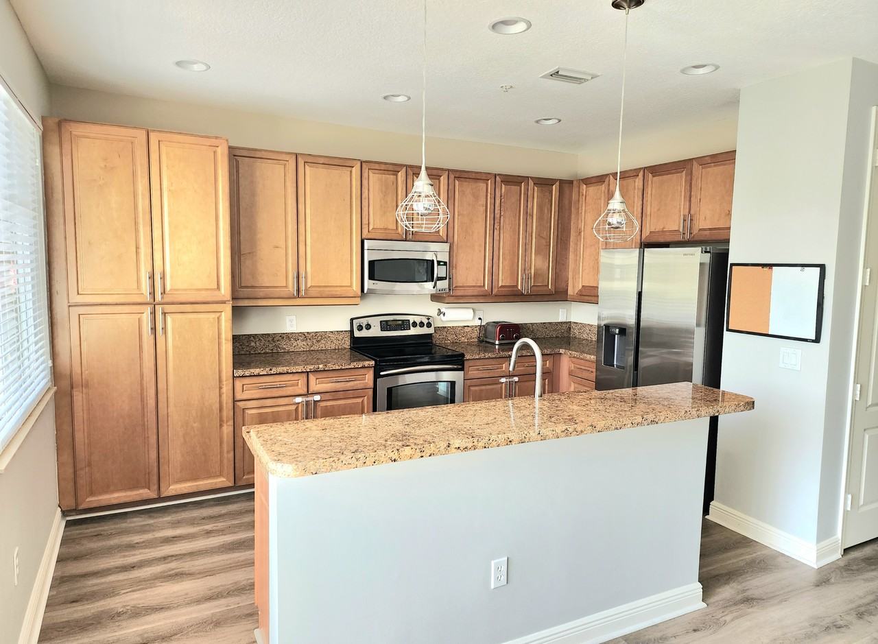 583 Nw 35th Pl #NA - Photo 2 of 26