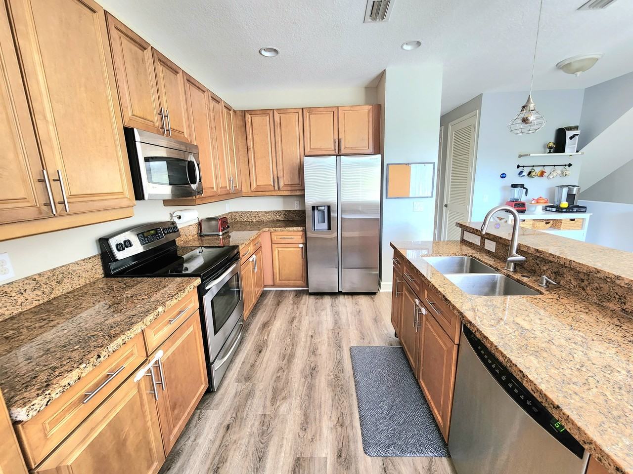 583 Nw 35th Pl #NA - Photo 3 of 26