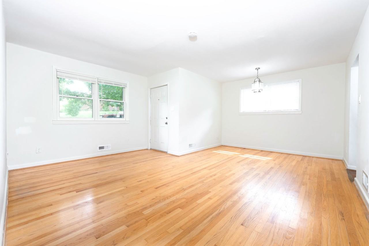 1418 Thornden Rd - Photo 2 of 16