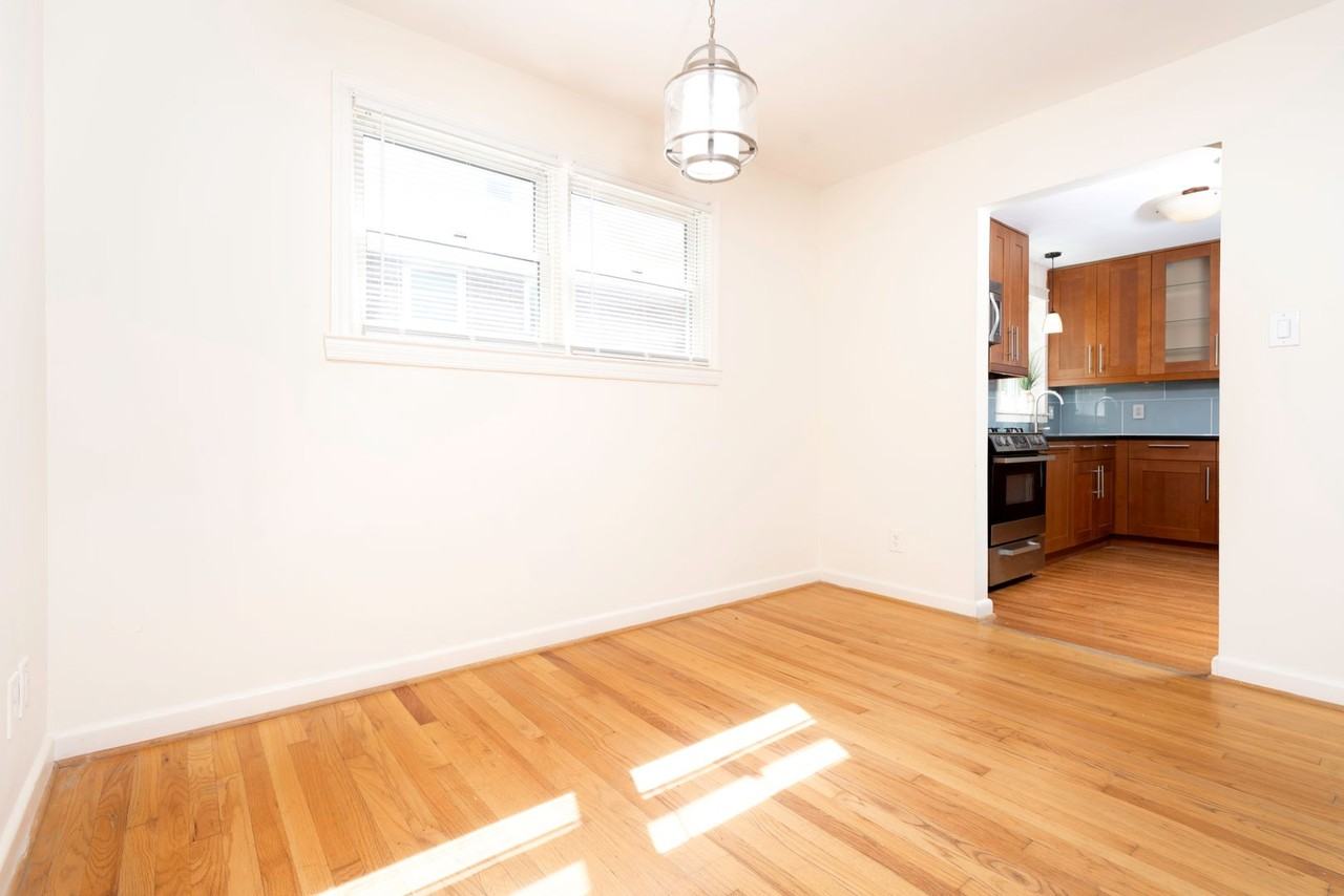 1418 Thornden Rd - Photo 3 of 16