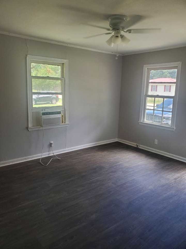 202 Celia Dr - Photo 2 of 7