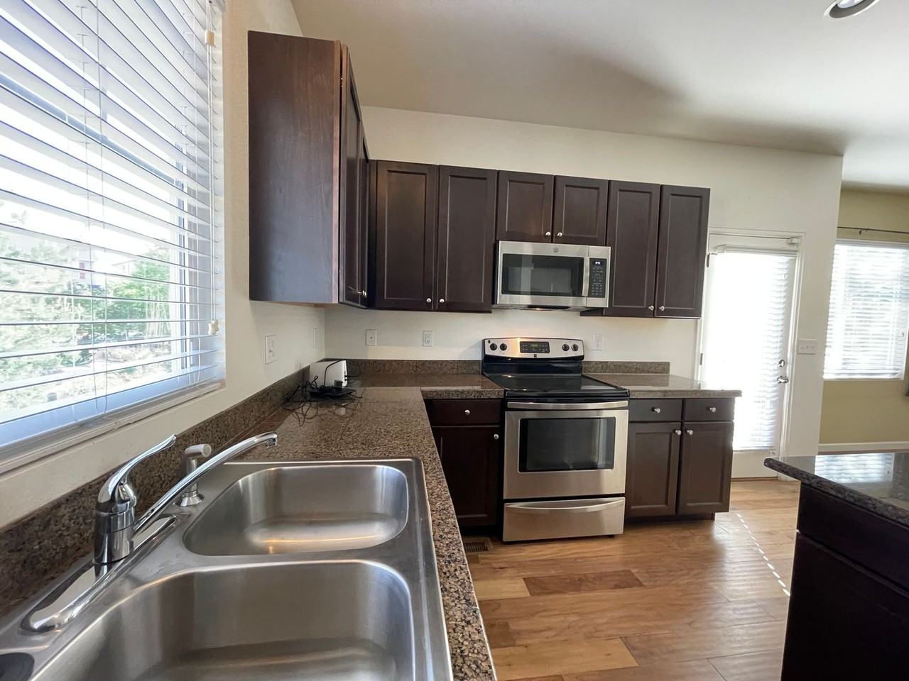 22041 E Pennwood Cir - Photo 4 of 37