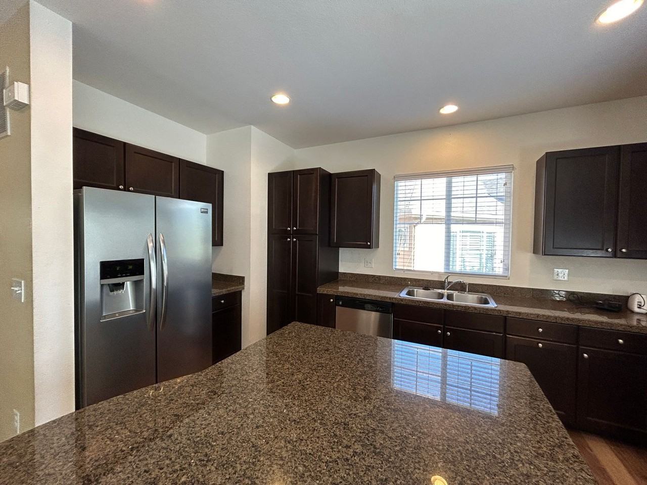 22041 E Pennwood Cir - Photo 5 of 37