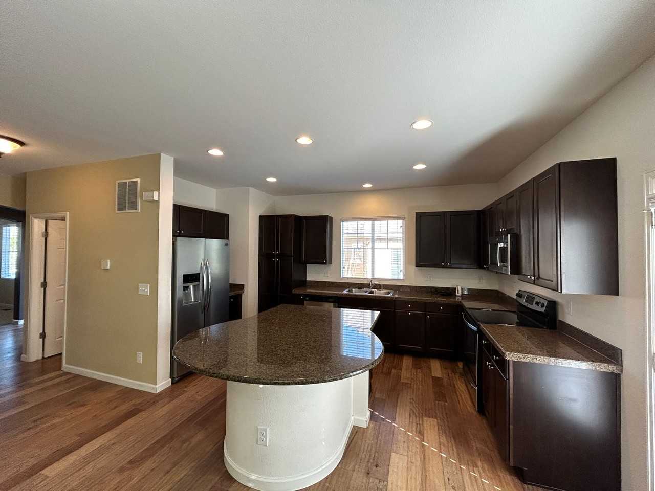 22041 E Pennwood Cir - Photo 3 of 37