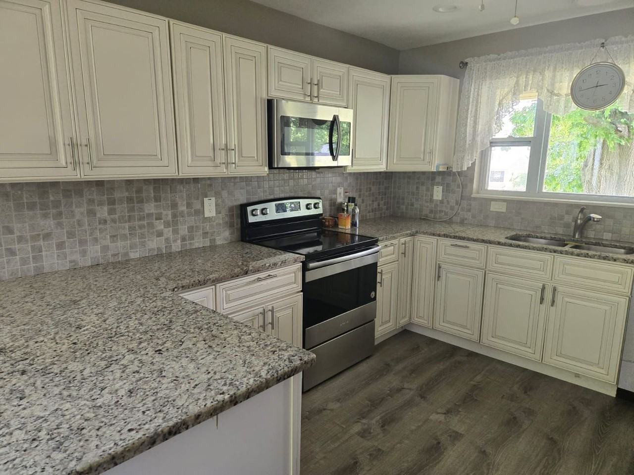 12605 Ward Dr - Photo 3 of 15