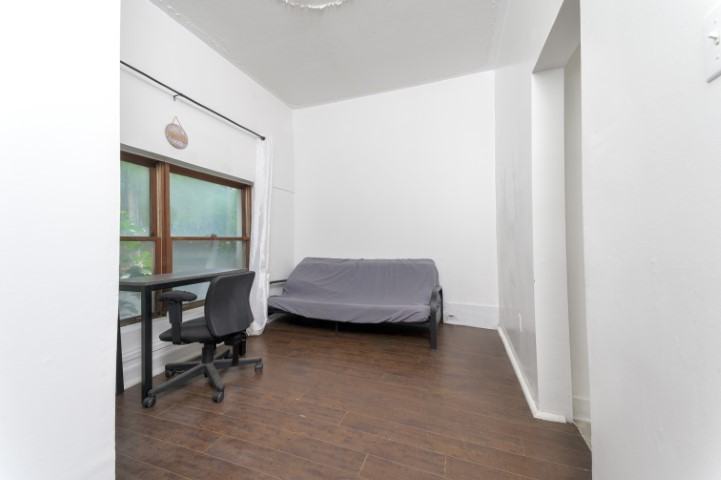 430 Lyon St N #2 - Photo 2 of 18