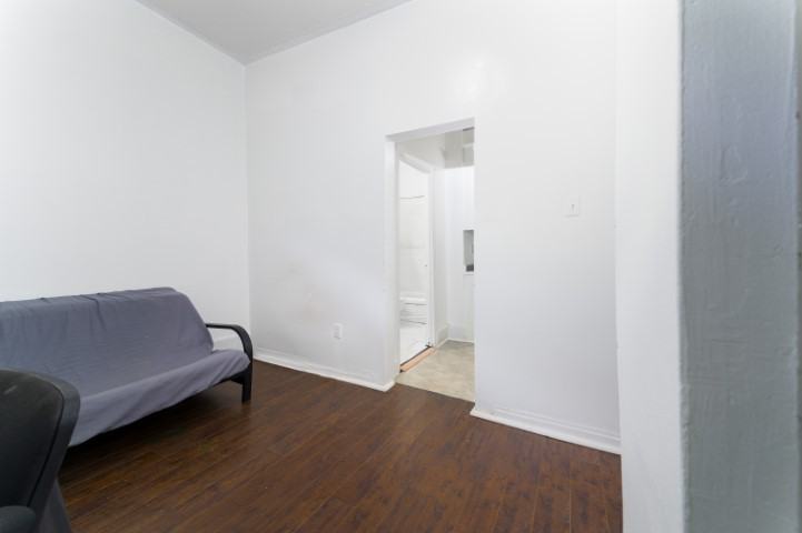 430 Lyon St N #2 - Photo 4 of 18