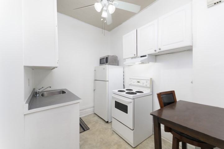 430 Lyon St N #2 - Photo 5 of 18