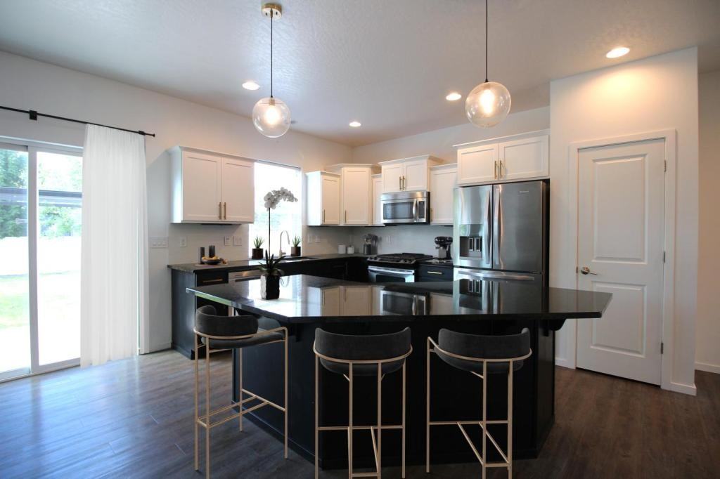 2551 W Sorbonne Dr - Photo 4 of 23