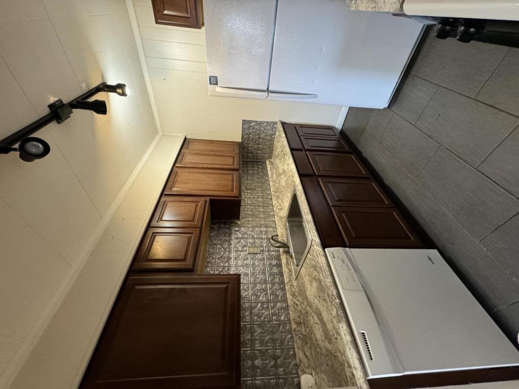 516 3rd Ave - Photo 3 of 18