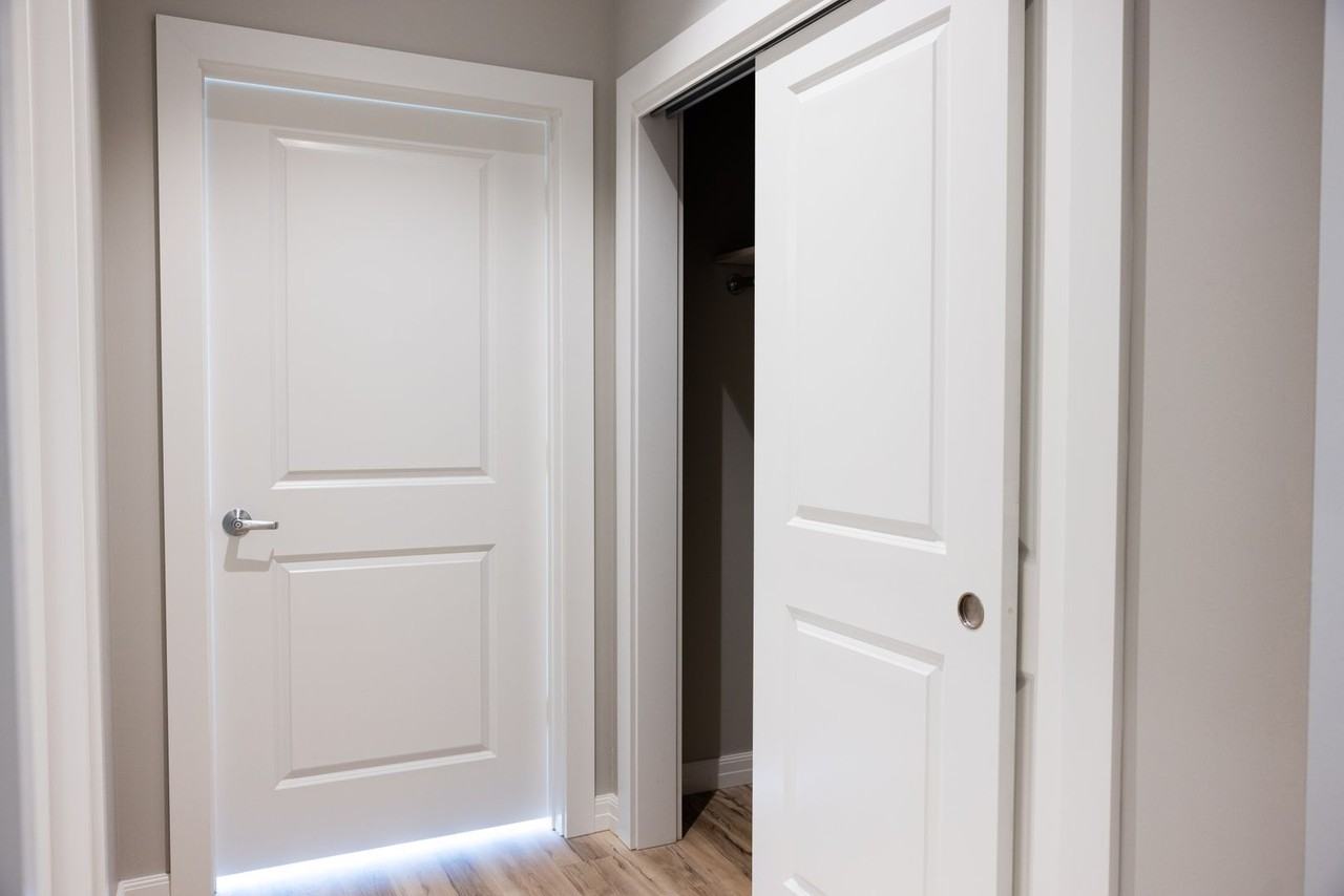 5 West - Photo 7 of 10