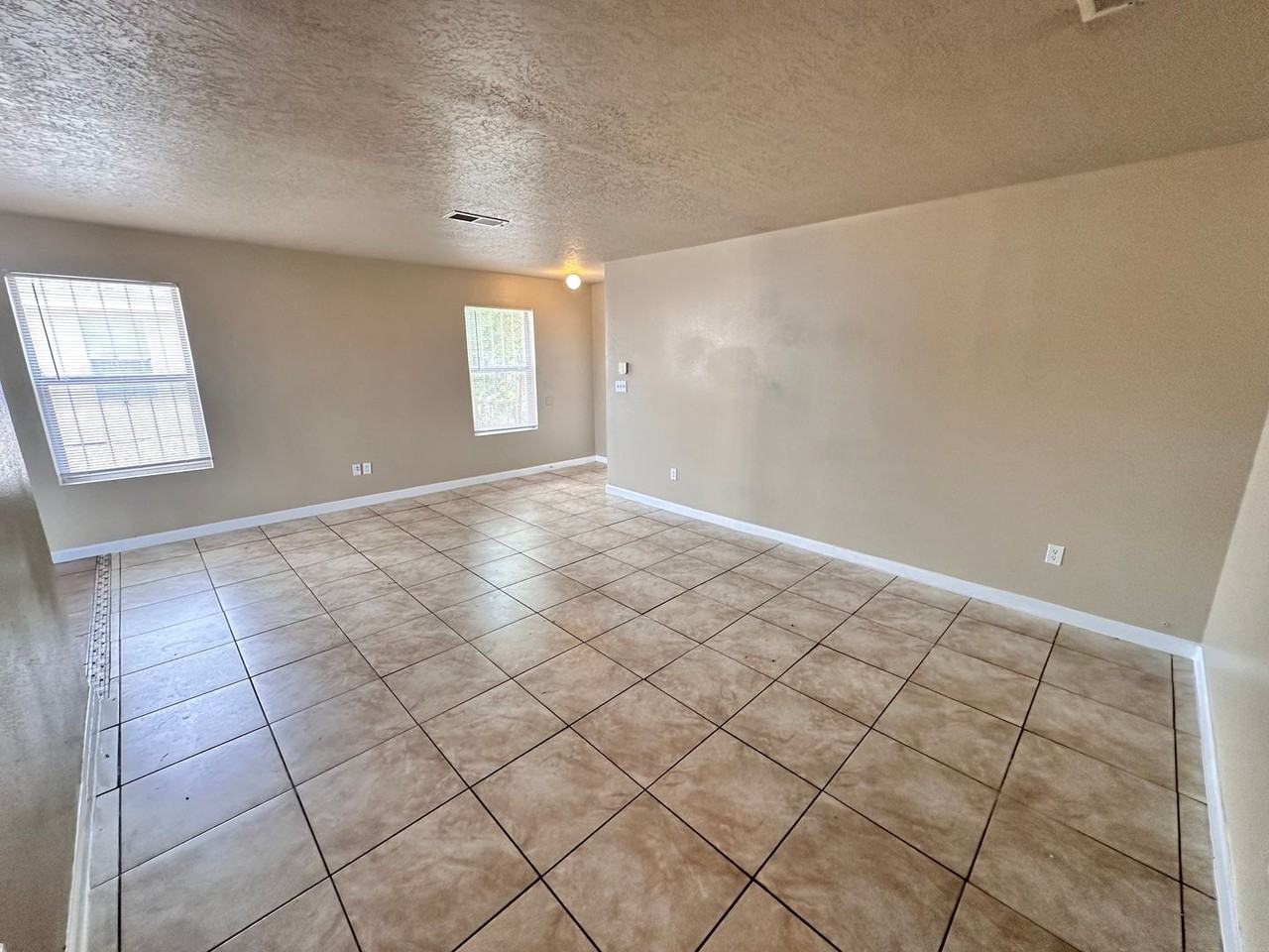 1604 Corriz Dr Sw - Photo 4 of 23