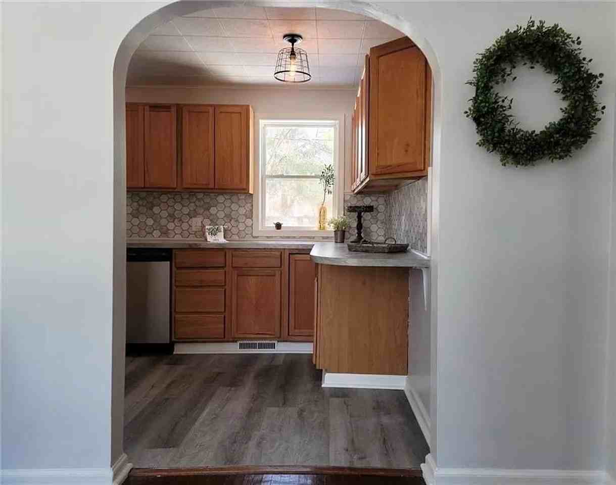 1839 S 25th St - Photo 3 of 13