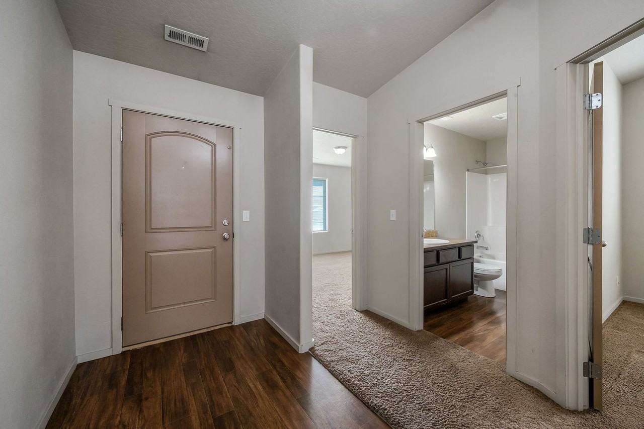 6933 N Fast Hawk Ln - Photo 5 of 32