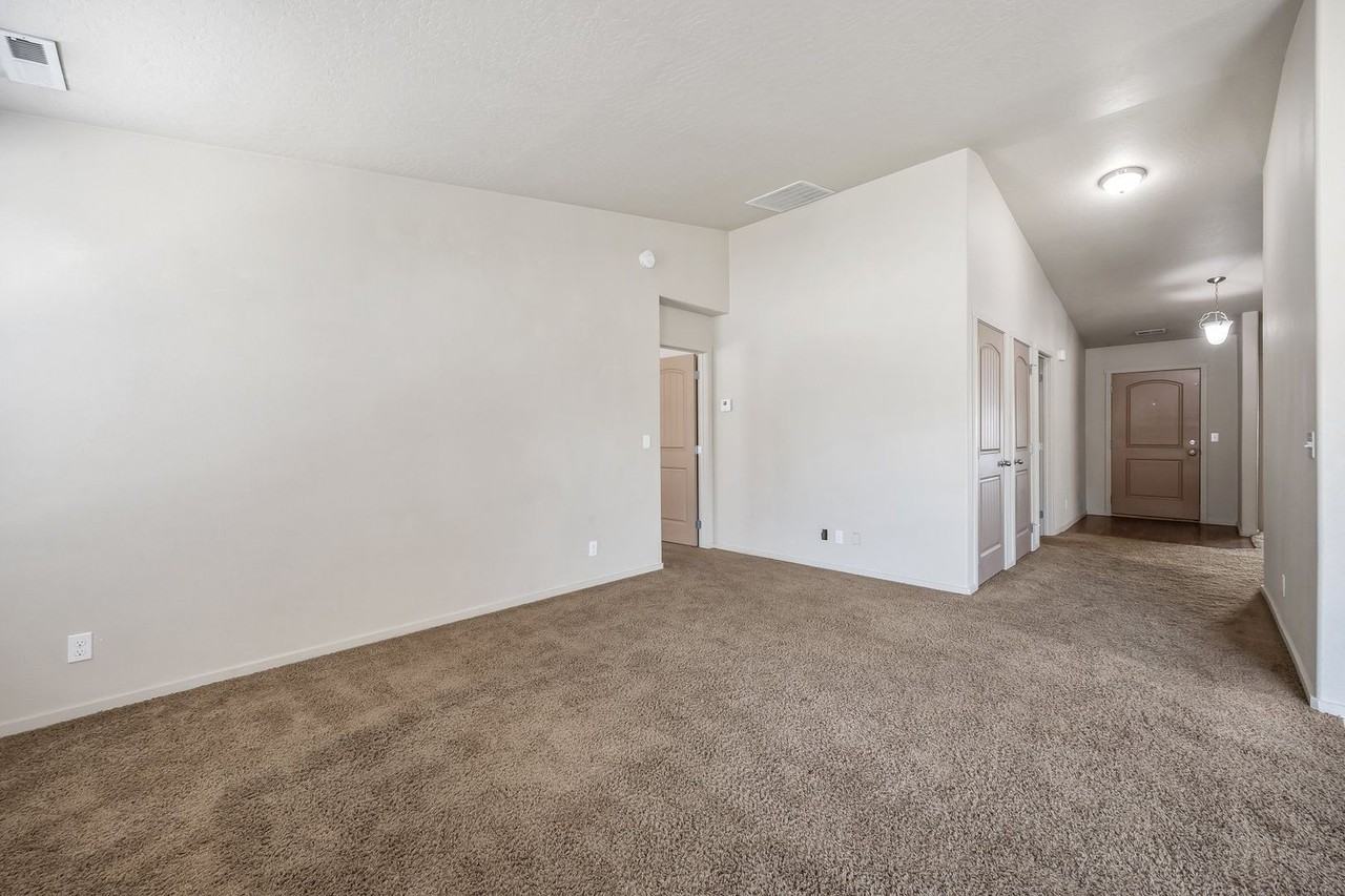 6933 N Fast Hawk Ln - Photo 7 of 32