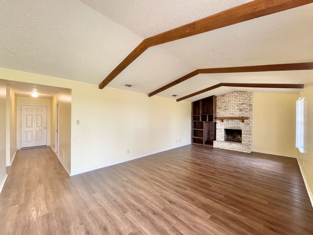 1307 Circletree Loop - Photo 3 of 20