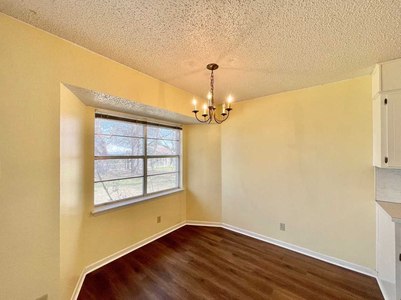 1307 Circletree Loop - Photo 6 of 20