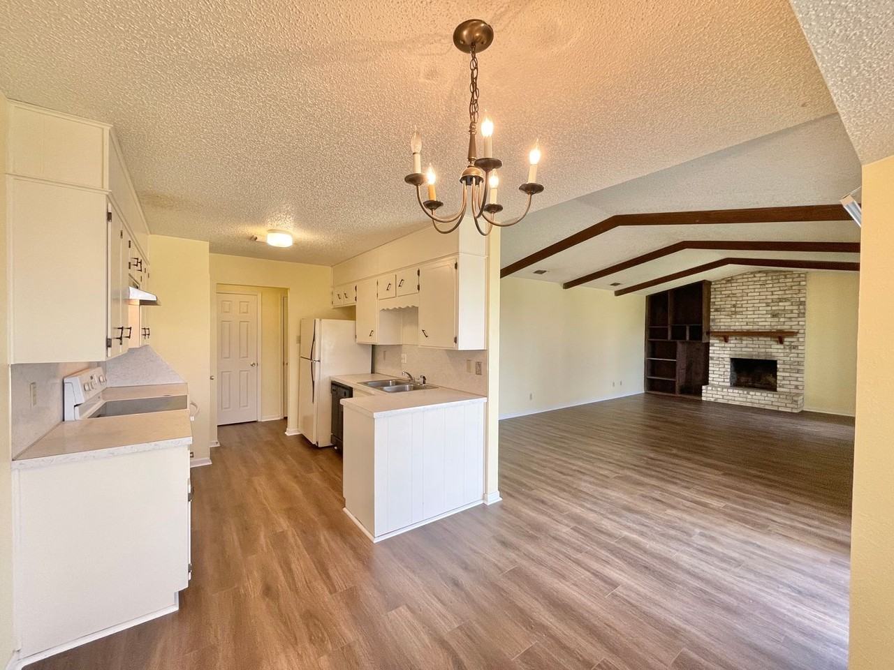 1307 Circletree Loop - Photo 7 of 20