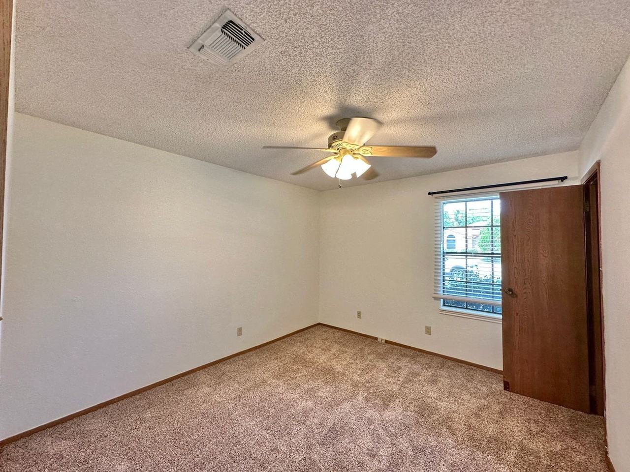 2000 Dusk Drive - Photo 7 of 20