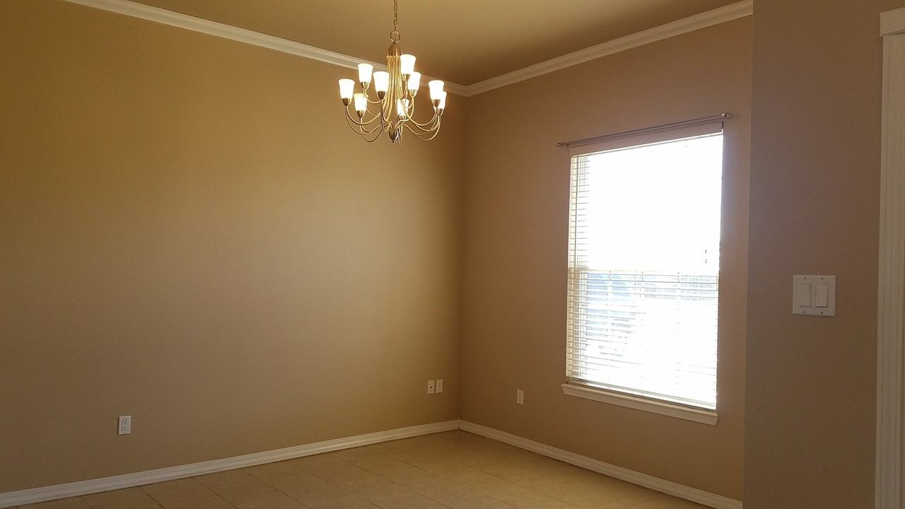 2112 Jadyn Ln - Photo 2 of 30