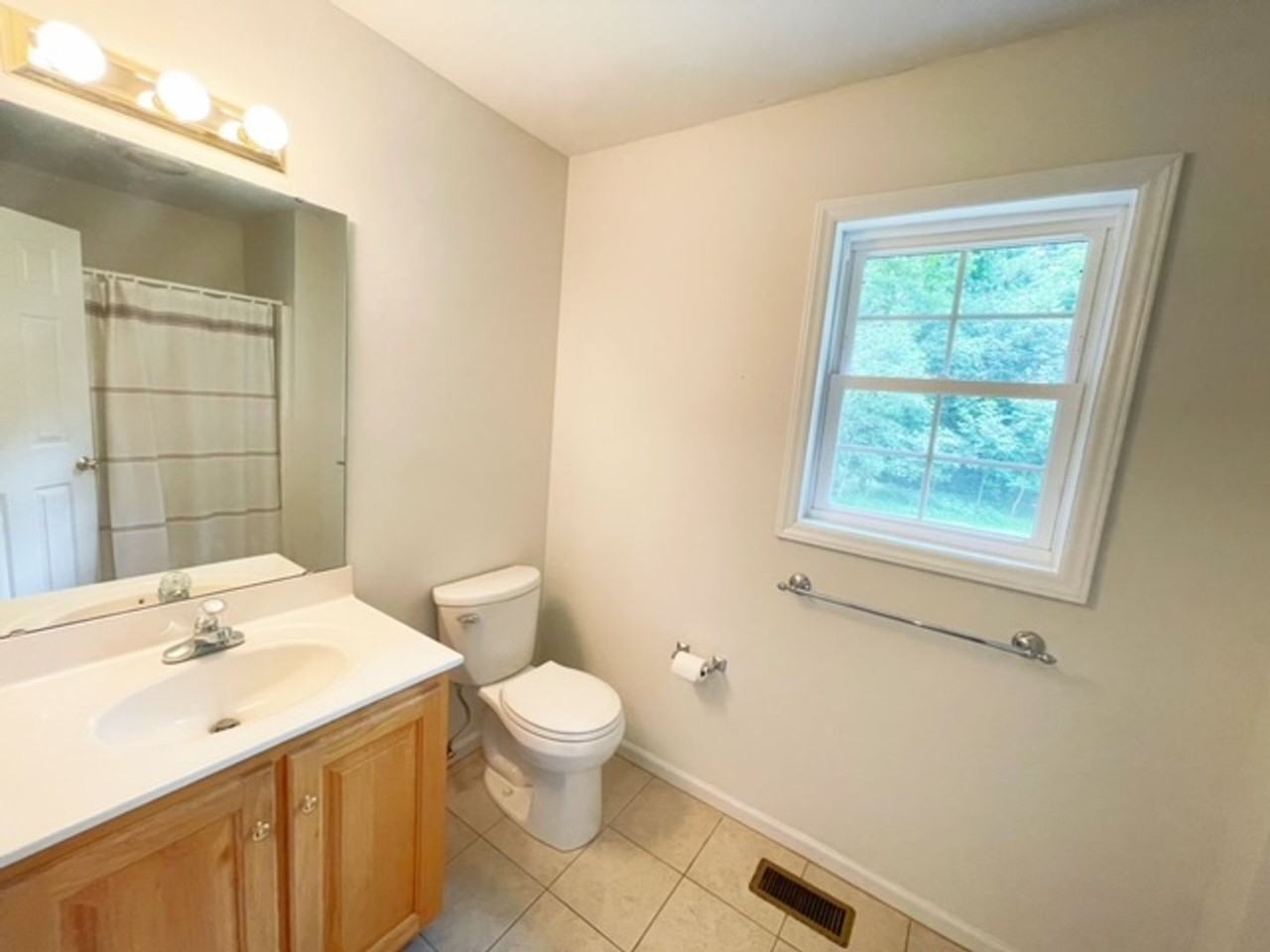 106 E Luther Ave - Photo 7 of 13