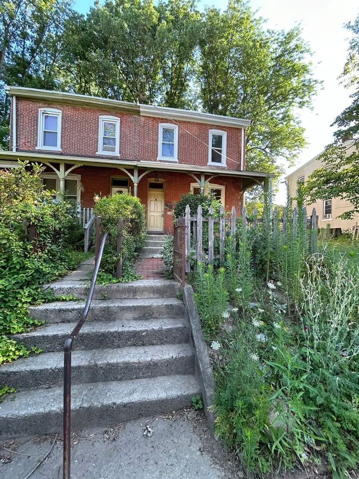 405 E Lincoln St - Photo 2 of 17