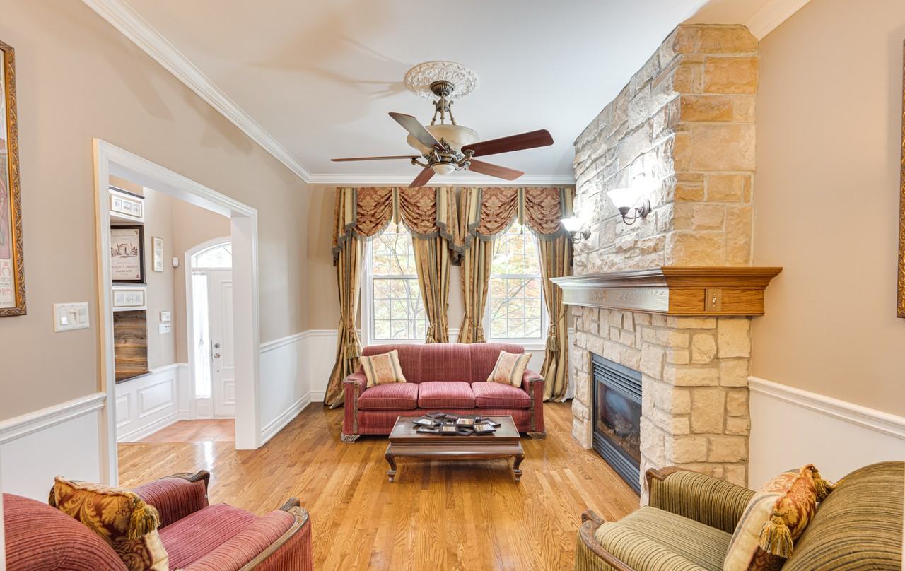 521 Broadway Avenue - Photo 3 of 41