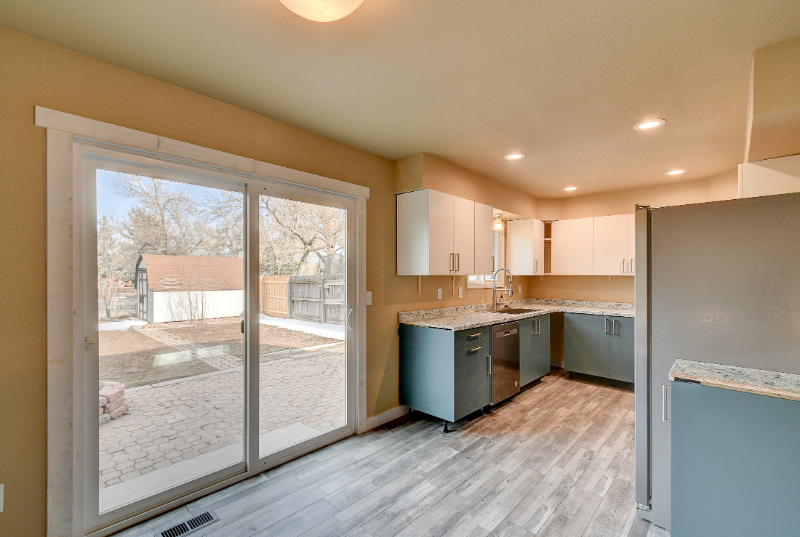 3124 Lymen St - Photo 2 of 20