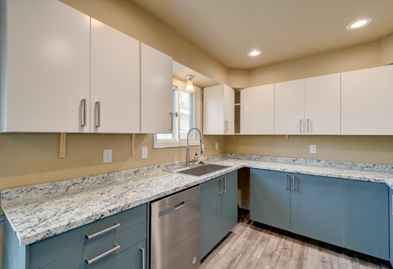 3124 Lymen St - Photo 3 of 20