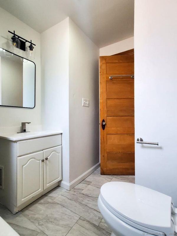 38 Trinity St - Photo 2 of 6