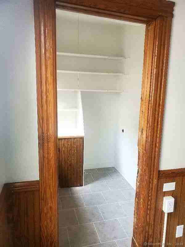 38 Trinity St - Photo 3 of 6