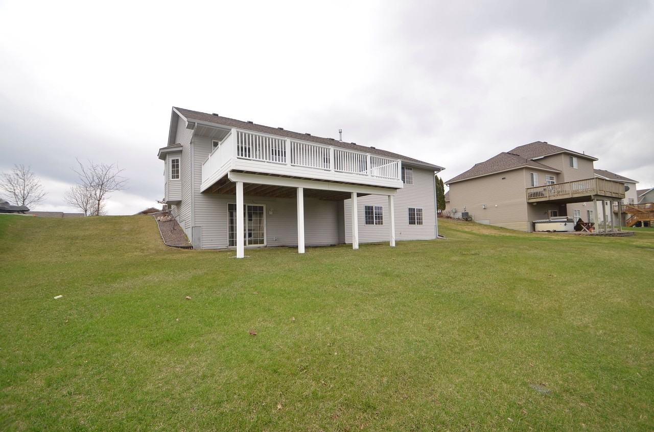 1144 Dorothy Ln - Photo 2 of 14