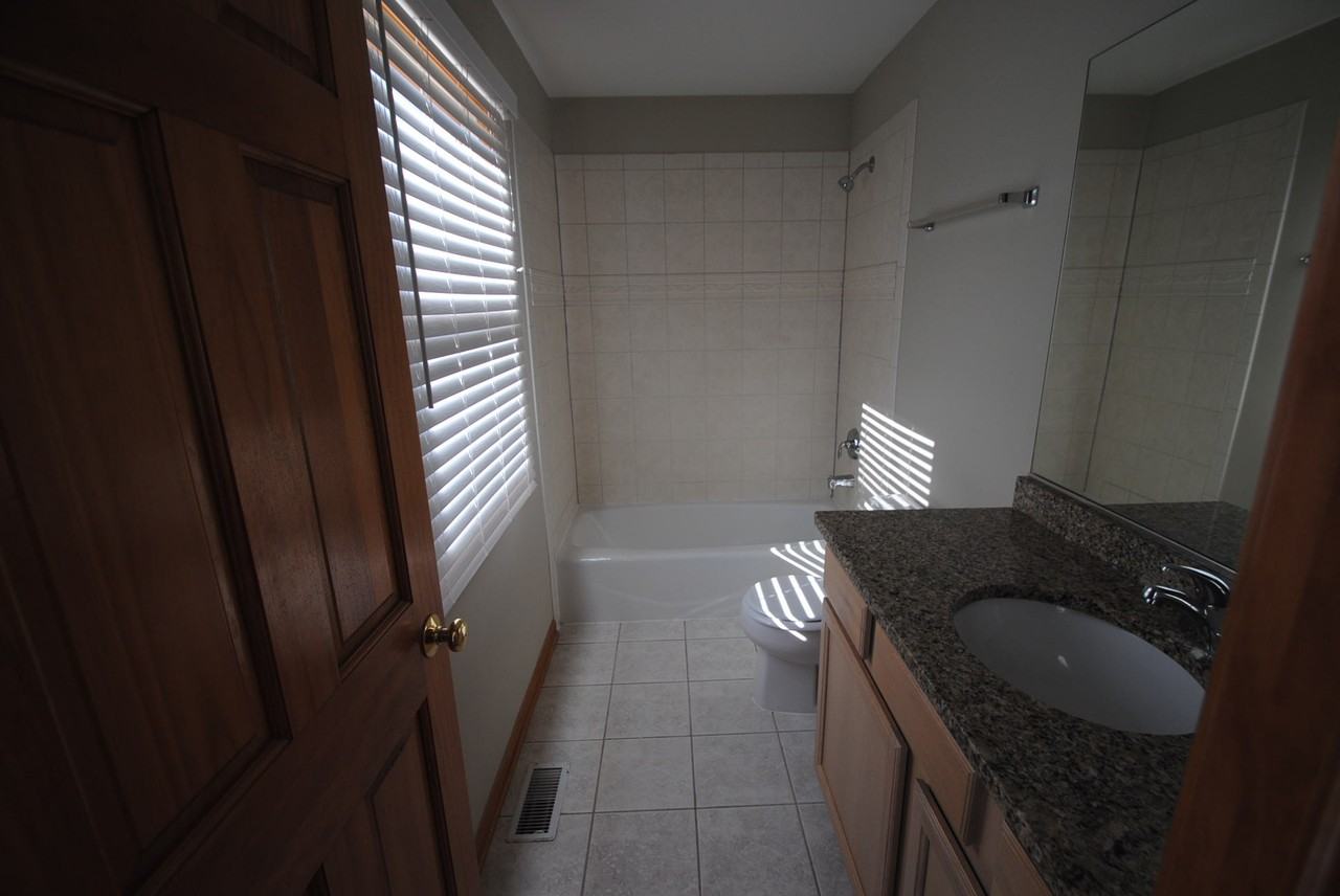 325 Pheasant Hill Dr - Photo 3 of 9