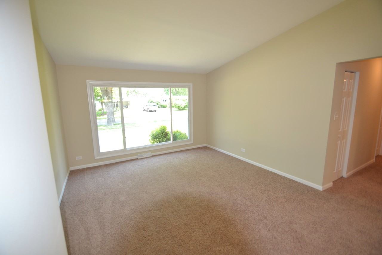 3905 Bluebird Ln - Photo 2 of 12