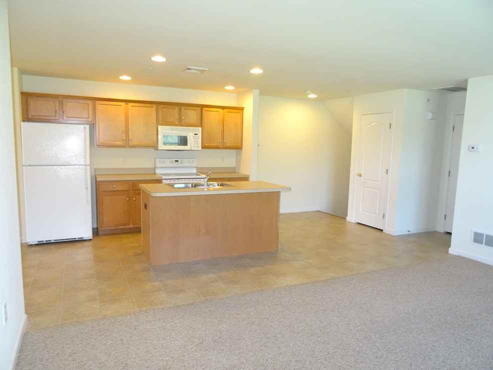 53 Michael Ln #10 - Photo 3 of 16