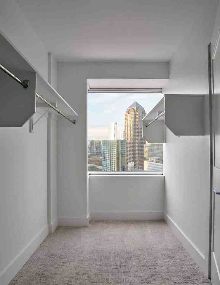 403 North Ervay Street - Photo 3 of 10