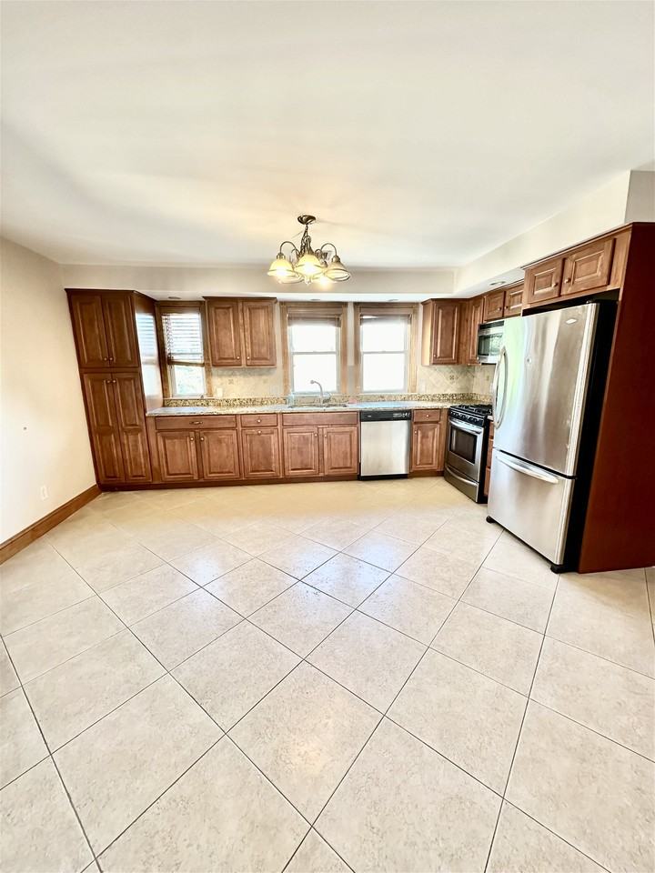 35 John St #3 - Photo 2 of 8