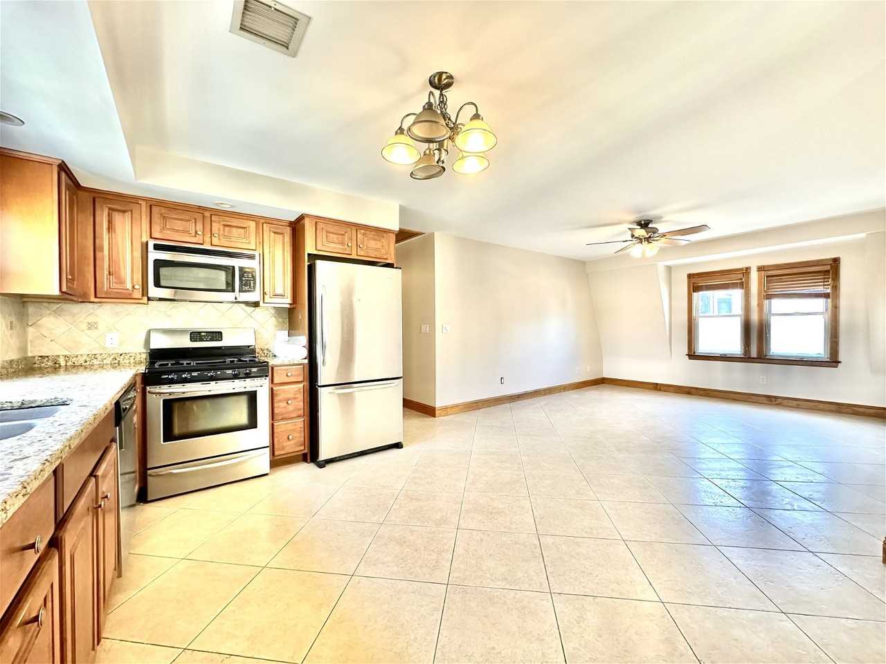 35 John St #3 - Photo 3 of 8