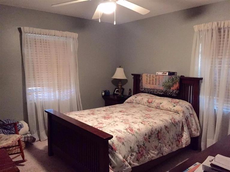 1340 Leders Ln - Photo 2 of 11