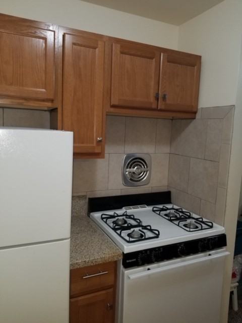 3355 N Oakland Ave - Photo 3 of 7