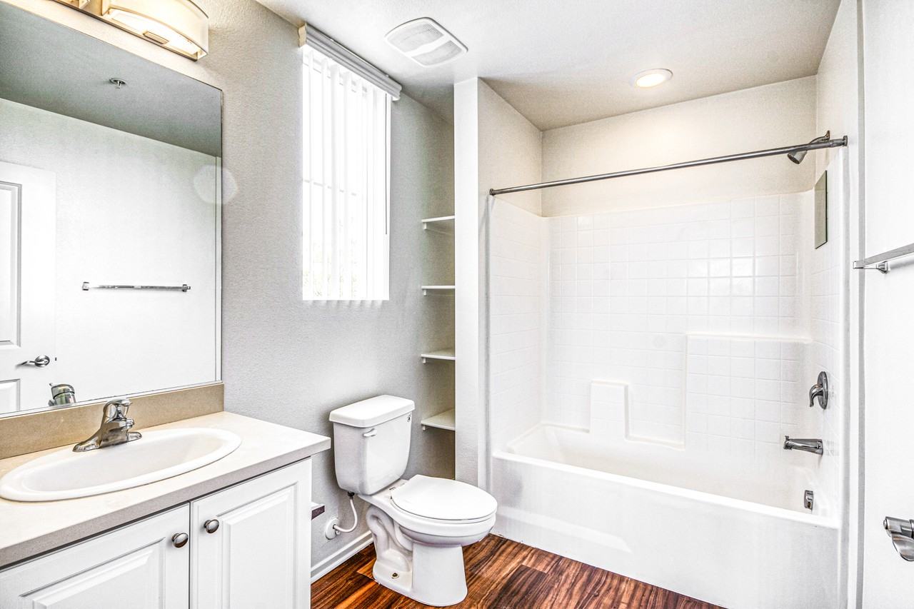 807 West - Photo 3 of 10