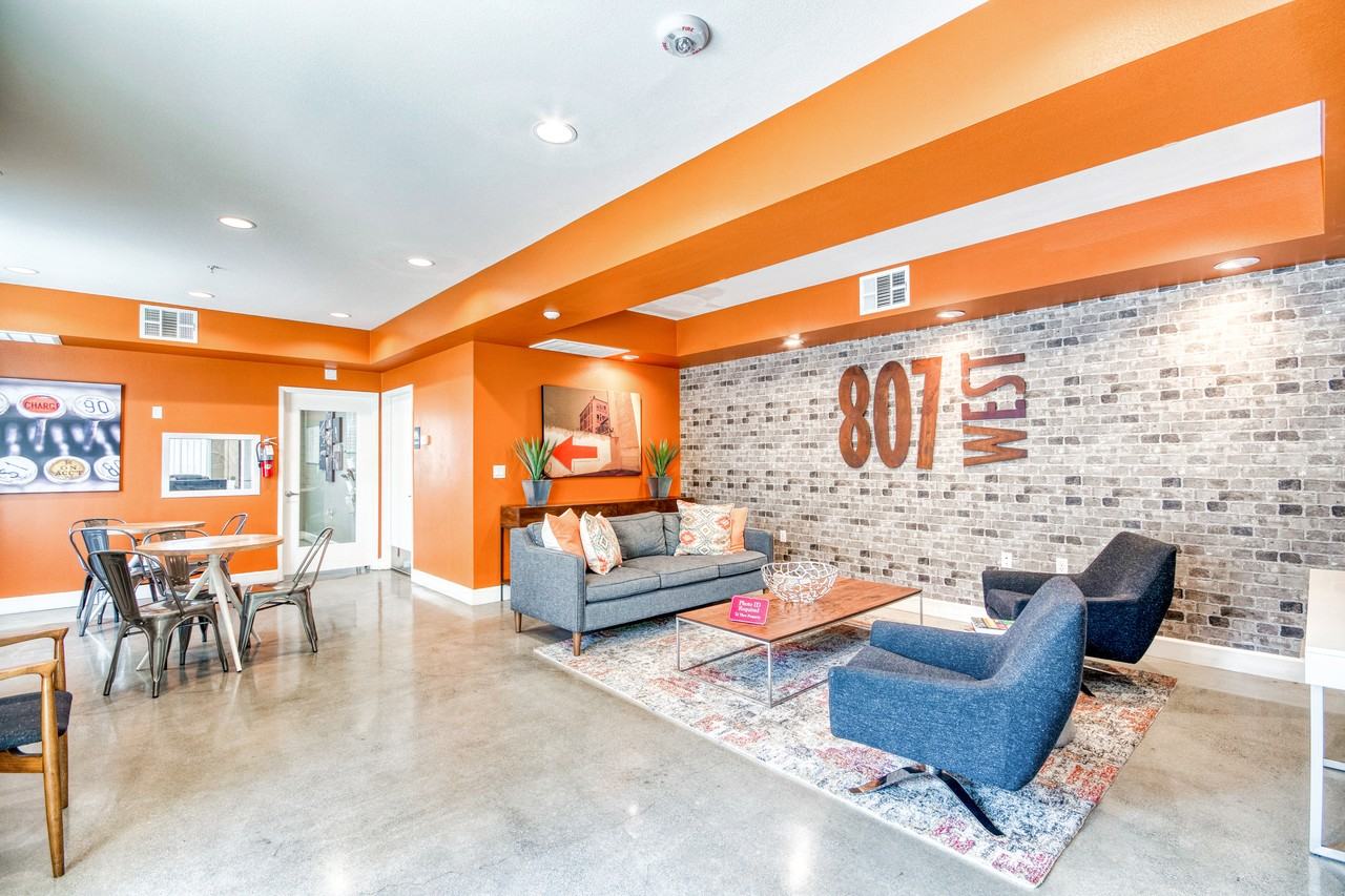 807 West - Photo 5 of 10