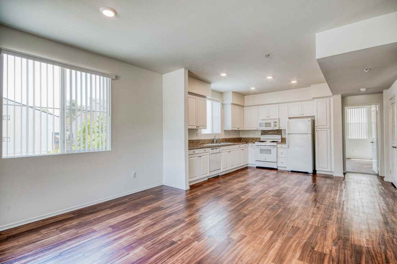 807 West - Photo 6 of 10